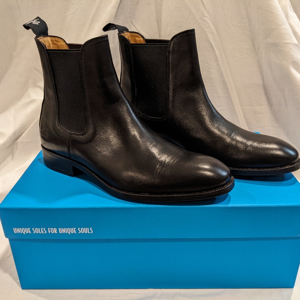 NIB Black Fluevog City Angel Chelsea Boot